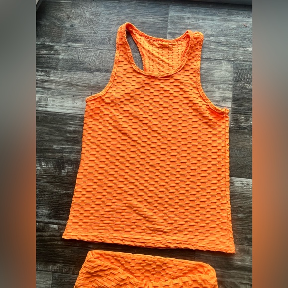 Honeycomb Scrunch Booty 3/4 length neon orange high rise leggings & tank top set - Picture 6 of 15